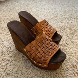 Leather and wooden platform clogs / heels